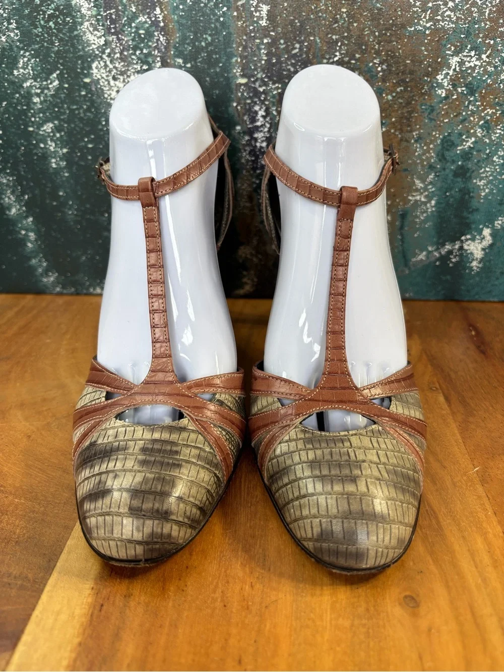 Banana Republic Vintage Y2K Office Siren Croc Embossed T-Strap Heels 9.5 VGUC